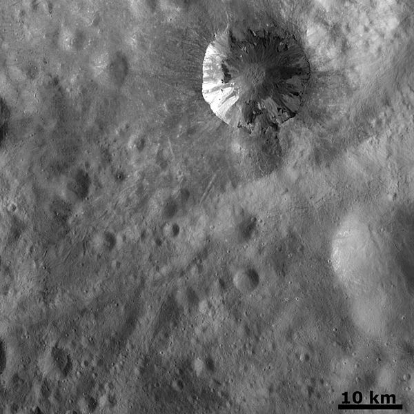 600px-Fresh_crater_on_the_surface_of_Vesta_photographied_by_NASA’s_Dawn_spacecraft_OTD_63_full